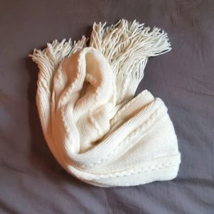 Acrylic knit scarf
